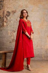 Salwar Kameez en lin brodé rouge, entièrement doublé, séchage rapide, longueur cheville, tenue ethnique élégante pour femme, collection printemps, vente en gros - Product Image 3