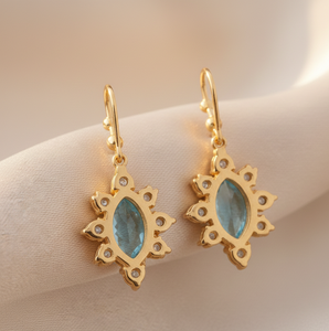 Vente en gros de boucles d'oreilles pendantes longues en argent sterling 925 avec topaze bleue hydro, plaquées or 18 carats et serties de zirconiums cubiques, bijoux fins, cadeau pour elle - Product Image 4