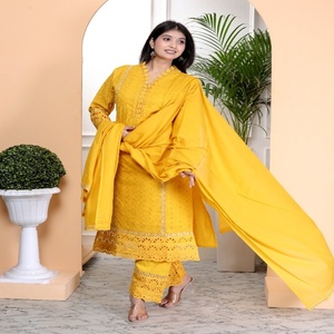 Conjunto de Kurta de Algodón Amarillo Brillante para Mujer NIYANI con Bordado Delicado y Dupatta Fluido para Bodas y Diwali, Elegancia Étnica - Product Image 4
