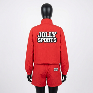 Ensemble coupe-vent court en nylon Taslon 125 GSM de qualité supérieure pour femme, rouge uni, avec patch brodé et logo personnalisé - Product Image 2