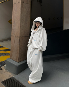 เสื้อสเวตเตอร์แบบมีฮู้ด ปักลาย ซิปหน้า ทรงหลวม ผ้าฝ้าย 100% ระบายอากาศได้ดี เป็นมิตรกับสิ่งแวดล้อม สำหรับผู้ชายและผู้หญิง ฤดูใบไม้ร่วง รับผลิตแบบ OEM ODM - Product Image 3