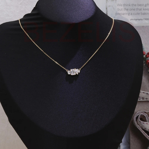 Collar de oro amarillo fino con corte esmeralda y racimo central, con diamante cultivado sintético, diseñado para regalo de aniversario - Product Image 2
