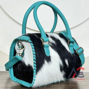 Sac de voyage week-end en cuir de vachette véritable, design western personnalisé 2026, taille moyenne, pour femme - Product Image 1