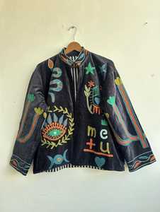 Chaqueta con Cuello Mandarín, Manga Larga, Estilo Suzani TNT, Chaqueta Bordada a Mano con Diseño Suzani, Prenda de Invierno para Mujer - Product Image 3