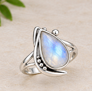 Bague en argent sterling 925 avec pierre de lune arc-en-ciel |   Bague artisanale en pierre précieuse en forme de larme - Product Image 1