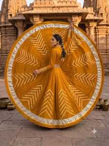 Lehenga Choli Tradicional Indio-Pakistaní de Seda para Mujer, Largo hasta el Suelo, Bordado, para Bodas, Corte Holgado, Rojo con Borde Dorado - Product Image 3