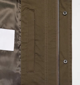 เสื้อแจ็คเก็ตผู้ชายผ้าฝ้ายหลายกระเป๋า สไตล์ซาฟารี สำหรับกิจกรรมกลางแจ้ง ติดกระดุม แขนยาว ลำลอง ใส่ทำงานได้ รับผลิตแบบ OEM ODM ขายส่งจำนวนมาก - Product Image 6