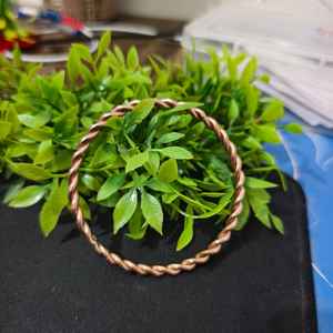 Brazaletes de Cobre Unisex con Diseño Martillado, Joyería Moderna para Regalo de Cumpleaños y Aniversario - Product Image 1