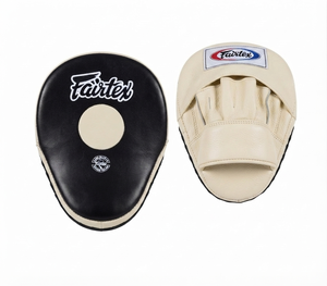 Almohadillas de Mano Fairtex de Cuero Genuino para Boxeo, Muay Thai, Kickboxing, Entrenamiento de MMA con Soporte Ergonómico para las Manos - Product Image 2