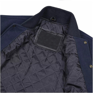 Chaqueta Varsity para Hombre en Azul Marino y Crema, Estilo Clásico de Béisbol con Mangas en Contraste, Abrigo Informal Cálido y Cómodo - Product Image 4