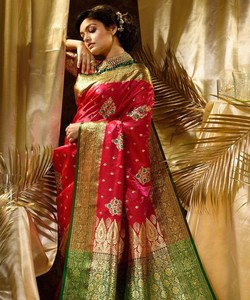Sari tradicional de seda roja con borde dorado y pallu verde para bodas, estilo Banarasi, vestido étnico indio para mujer. - Product Image 5