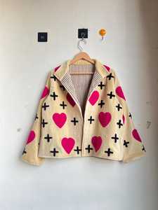 Chaqueta Suzani para mujer súper cómoda y agradablemente cálida con bordado de corazón y cruz, estilo bohemio, abrigo de invierno para damas. - Product Image 3