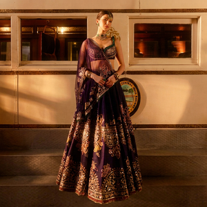 Lehenga Choli en soie élégante avec broderie dorée pour les mariages indiens et pakistanais, pour femmes, de Samp Corporation - Product Image 1