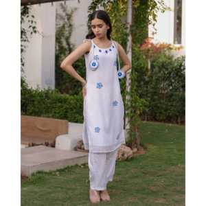 Conjunto de Kurta de Seda Blanca Transpirable para Mujer, Talla XS, Elegante Atuendo Étnico para Fiestas - Product Image 3