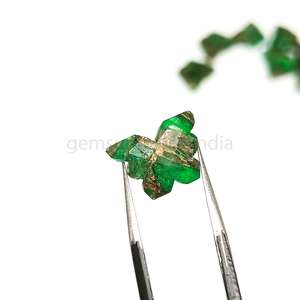 Pierre précieuse sculptée en forme de papillon, turquoise cuivrée verte, mini-briolette de cristal de 14 mm pour la fabrication de bijoux, fournitures en gros de pierres précieuses - Product Image 2