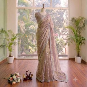 Sari en soie élégant avec travail de diamants Jarkan et blouse de créateur, prix de gros par Royal Export - Product Image 3