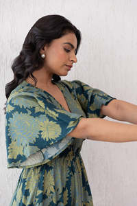 Robe midi en mousseline à imprimé floral, col en V, manches volantées, coupe trapèze ample, style bohème décontracté pour femme, pièce élégante pour l'été - Product Image 2