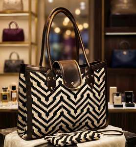 Bolso Tote Premium con Estampado Étnico de Elefantes en Jacquard y Correa de Muñeca a Juego - Product Image 2