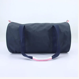 Sac de voyage vintage unisexe camouflage léger et personnalisé pour la chasse, la gym, les week-ends, les voyages et les sports de plein air - Product Image 1