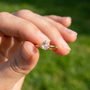 Bague en argent sterling 925 avec moissanite, pierre ronde brillante, bijou élégant et étincelant, cadeau tendance - Product Image 2