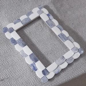 Cadre photo en os blanc d'inspiration classique, décoratif pour table ou mur, avec bordure irrégulière ondulée et festonnée en forme de coquille - Product Image 6