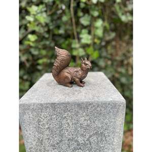 Escultura de ardilla de bronce, adornos decorativos para jardín. - Product Image 1