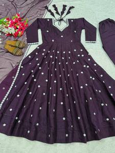 Conjunto de Traje Anarkali Morado con Dupatta Bordada, Estilo Bollywood, Vestido Largo de Algodón y Seda para Mujer, Ropa Étnica India, Venta al Por Mayor - Product Image 2