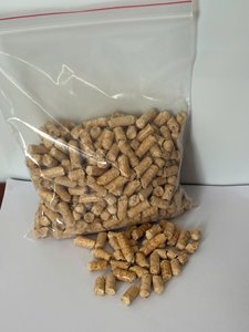 Pellets de madera de pino para lecho de ganado: una solución higiénica de alta calidad y ecológica - Product Image 3