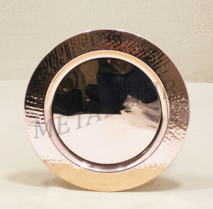 Plato base decorativo redondo de acero inoxidable martillado con acabado metálico cobrizo para mesa de comedor - Product Image 1