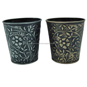 Pots à fleurs en métal gris rustique à motif de vignoble (lot de 2) Décoration de jardin de style campagnard Planteur d'intérieur et d'extérieur Trou de drainage Écologique - Product Image 6