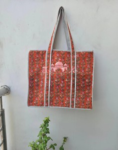 Sac fourre-tout en coton matelassé orange, imprimé floral bohème Jaipuri, fait main, vibrant, avec cordon de serrage et double compartiment polyvalent - Product Image 4
