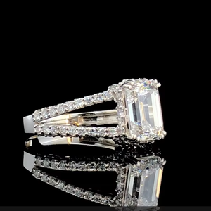 Anillo de Compromiso con Diamante Cultivado en Laboratorio, Corte Esmeralda de 2.5 CT, Oro Sólido de 14K, Certificado IGI - Product Image 2