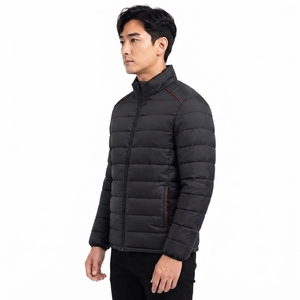 Veste matelassée pour homme avec rembourrage épais, tissu extérieur lisse, intérieur chaud, silhouette moderne et poches pratiques - Product Image 3