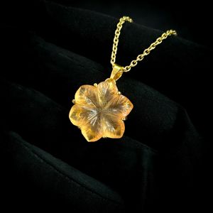 Collar con colgante de flor de piedra lunar melocotón tallada a mano para mujer, hecho a mano con gema de piedra lunar melocotón - Product Image 6