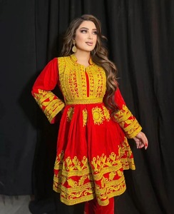 Ensemble robe brodée en coton rouge à manches longues et motifs dorés pour femmes, style pakistanais, vêtements d'hiver - Product Image 1