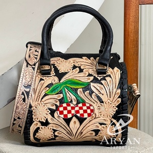 Sac de style en cuir floral gravé à la main avec motif à carreaux cerise, sac à main, sac bandoulière, sac de voyage Speedy, sac de sport - Product Image 1