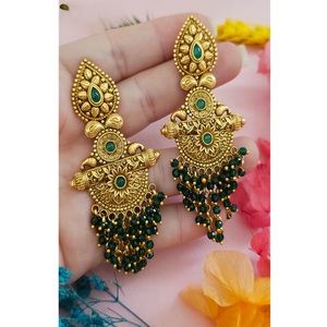 Pendientes colgantes de moissanita chapados en oro de calidad premium elegantes para mujer, colección para fiestas y eventos nocturnos. - Product Image 1
