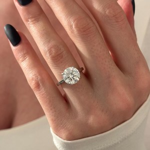 Bague de fiançailles en or blanc avec diamant rond brillant de 4 carats E VVS2, bague solitaire en platine haute qualité, certifiée IGI - Product Image 6