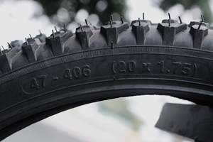 Pneu de vélo VTT pliable et portable KB107 à crampons, durable pour VTT et transport rural – Marché africain - Product Image 5