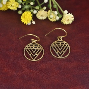 Pendientes de Latón de Primera Calidad, Selección Premium, Acabado Liso, Precio de Fábrica al por Mayor, Artesanía en Metal - Product Image 1