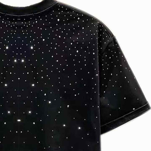 เสื้อยืดผู้ชายประดับเพชรเทียม ดีไซน์วิบวับ สวมใส่สบาย เหมาะสำหรับแฟชั่น ท่องเที่ยว งานปาร์ตี้ และใส่ในชีวิตประจำวัน - Product Image 2