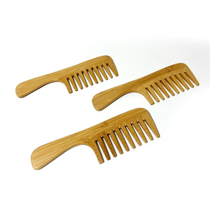 Peigne démêlant antistatique en bois de santal naturel fait main, parfum bois de santal, pour cheveux et barbe, avec dents larges en bambou et neem - Product Image 3