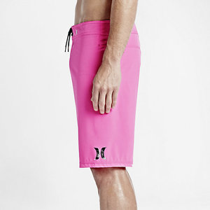 Shorts de bain décontractés roses unis pour hommes, taille mi-haute avec cordon de serrage, séchage rapide, fabriqués au Pakistan - Product Image 4
