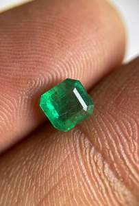 มรกตธรรมชาติทรงแปดเหลี่ยมขนาด 5.50x5.90 มม. สวยงามน่าทึ่ง เหมาะสำหรับทำเครื่องประดับ - Product Image 3