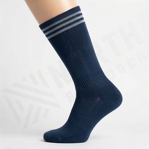 Chaussettes de football personnalisées antidérapantes pour l'industrie, chaussettes de sport respirantes de couleur personnalisée pour l'entraînement et la performance athlétique - Product Image 3
