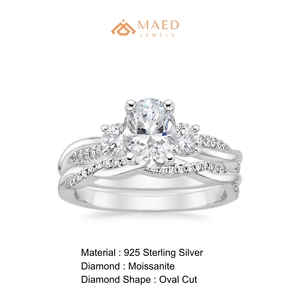 Anillo de Compromiso y Boda de Moissanita con Corte Ovalado en Tono Plateado, con Piedras Laterales Redondas Engastadas en Pavé, Joyería Fina, Regalo para Ella - Product Image 6