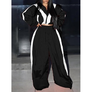 Ensemble de survêtement sportif 2 pièces pour femme, rayé noir et blanc, coupe ample, en polyester tricoté, manches longues, patchwork écologique, collection printemps - Product Image 6
