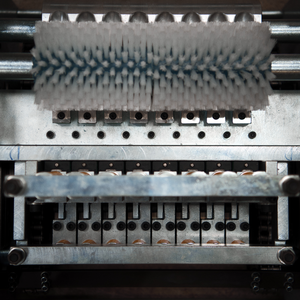 Machine de traitement du noix de cajou à 8 lames de la marque Daniel Company, 220V-380V, capacité 200-250kg/h, qualité supérieure - Product Image 1