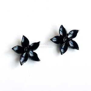 AAAA Colgante de ónix negro en forma de flor, tallado a mano, con diseño de estrella, 18 mm, amuleto de cristal de ónix negro natural para la fabricación de joyas - Product Image 1