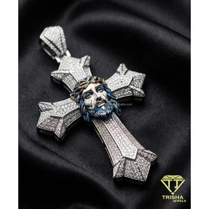 Collar de Plata de Ley 925 con Colgante de Cruz Premium con Retrato Religioso y Diamante Redondo Cultivado en Laboratorio - Product Image 1